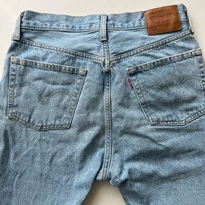 Levi’s 501 denim jeans Size: 29 (w) x 30 (l)
Wash: Luxor Last ASO Sydney Sweeney